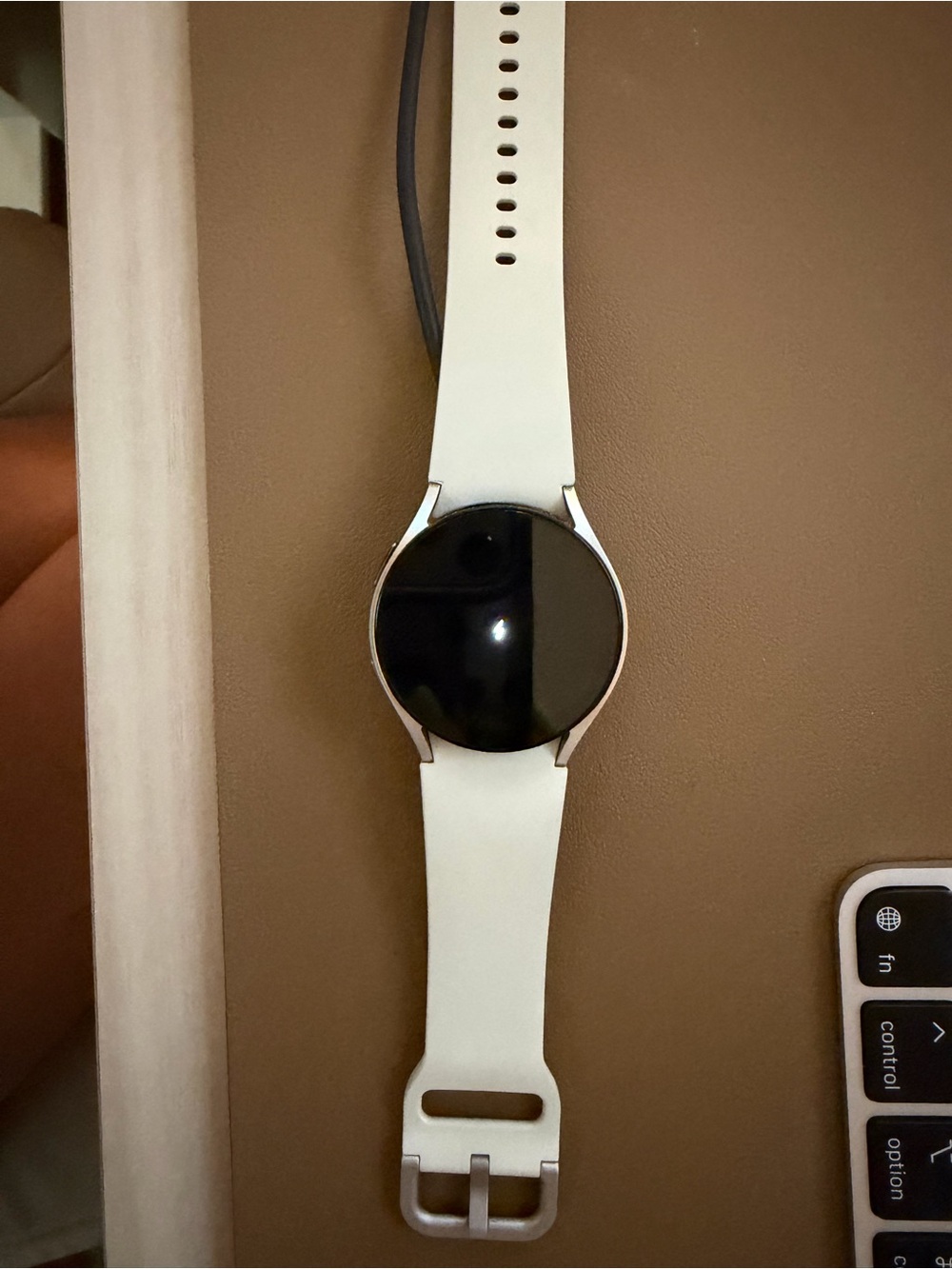 Samsung Galaxy Watch 6White Smartwatch with Round Black Display